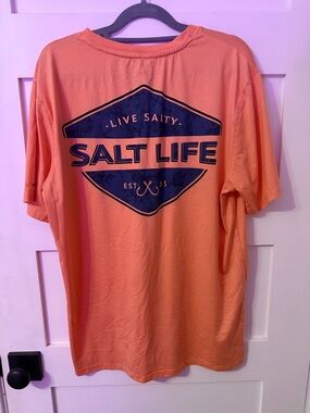 Salt Life Men’s Short Sleeve Tee in Coral with Navy Logo